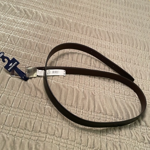 NWT DOCKERS Reversible Leather Belt Size 50 Black or Brown - Picture 10 of 11